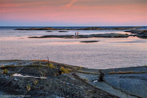 FOTOKONST NATUR SKÄRGÅRD Par på skär vid havet Mats fotokonst