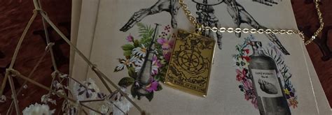 Gold Tarot Necklace The Wheel Of Fortune Blackfish Brand New Vintage