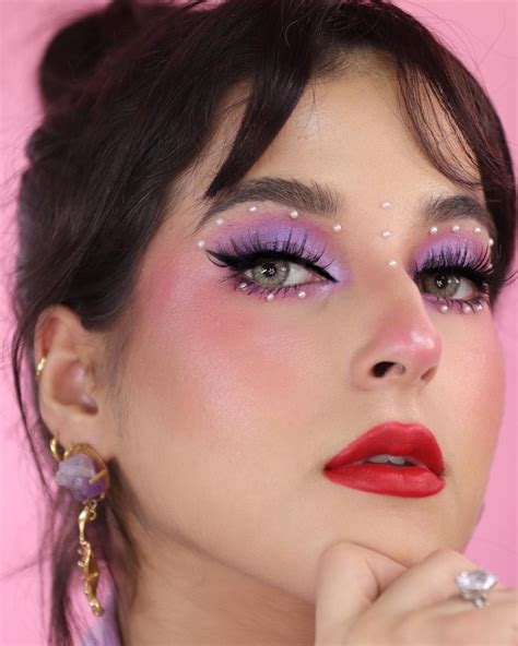 8 Penampilan Beauty Influencer Dengan Lipstik Merah Cetar Foto 1