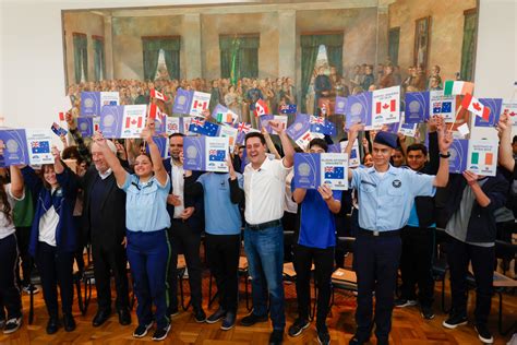 Programa Ganhando o Mundo enviará 26 alunos do litoral para