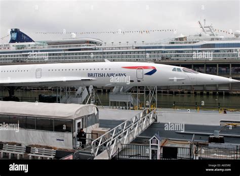 British Airways Concorde Intrepid Sea Fotos Und Bildmaterial In Hoher