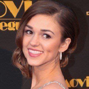 Sadie Robertson - Age, Family, Bio | Famous Birthdays