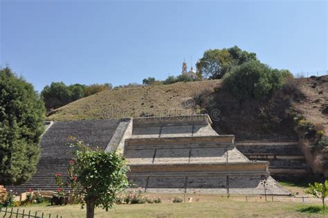 La Gran Pirámide De Cholula También Conocida Como Tlachihualtepetl