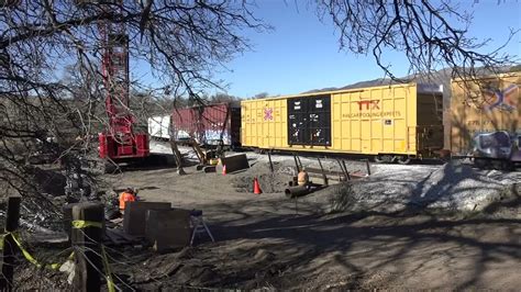 Bnsf Passes Union Pacific Crew That Has Cleared The Derailment