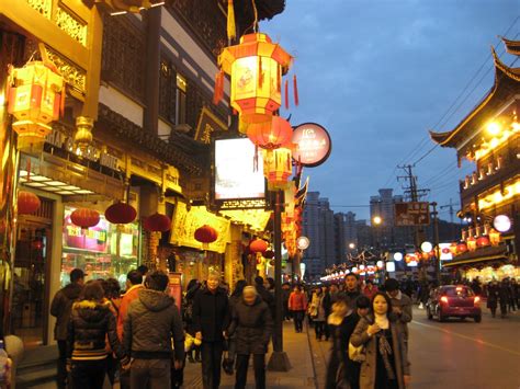 The Adventures of The Curious Traveler: Old Town 老城市 － Shanghai