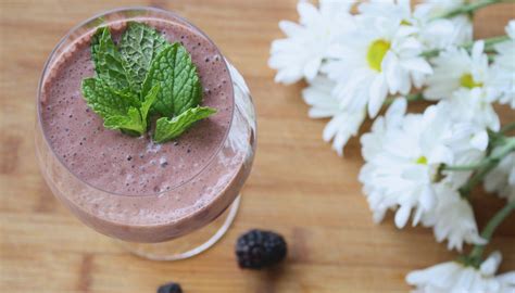 Make a Healthy, Easy Breakfast With These 3 Shake Recipes