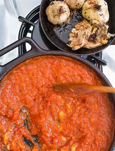 Roasted Garlic Tomato Sauce