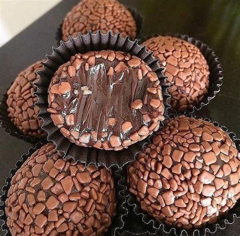 Aprenda A Fazer Brigadeiros Cremosos Como Esse E Tenha Sua Renda De