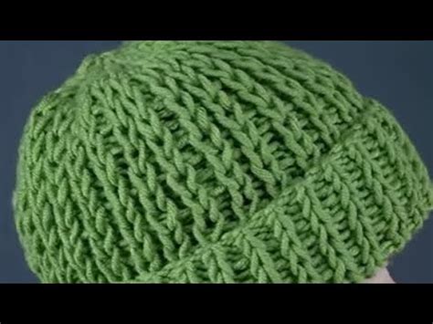Трендовая шапка спицами, легко и просто, свяжет даже начинающий - YouTube