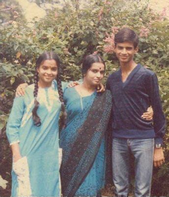 Photobundle: Actor Madhavan very rare childhood, Young age, Family photos