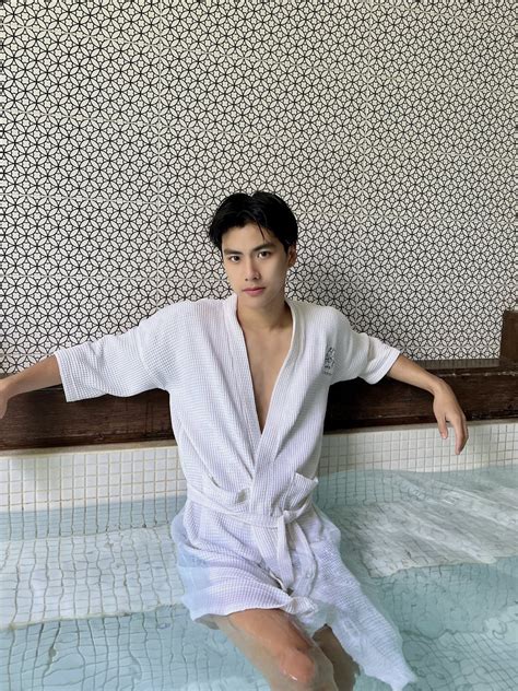 Jeen On Twitter PUT A FAWKING SHIRT ON IF ITS COLD WHY R U OUT NAKED