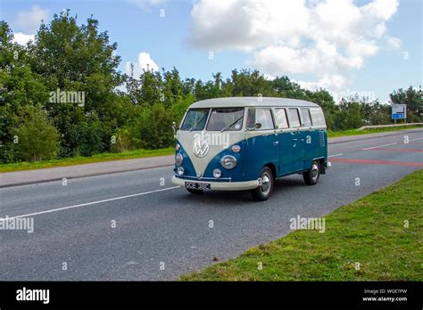 S Sixties Blue Vw Volkswagen Veedub Splitty Camper At The