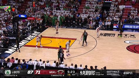 Playoffs NBA Jaylen Brown fracasse l arceau du Heat Vidéo Dailymotion