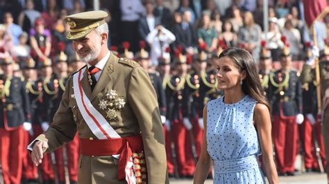 La Reina Letizia Impecable En La Jura De Bandera De Leonor Recupera