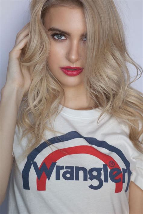 Blonde Hair Red Lips Blonde Hair Red Lips Champagne Blonde Hair