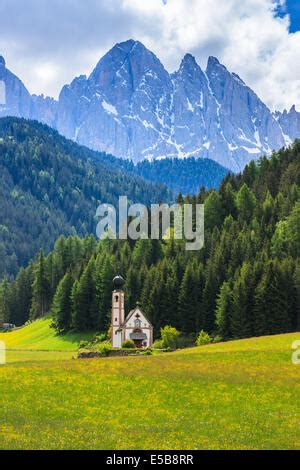 Kleine Kirche In Santa Maddalena Dorf Dolomiten S Dtirol Italien