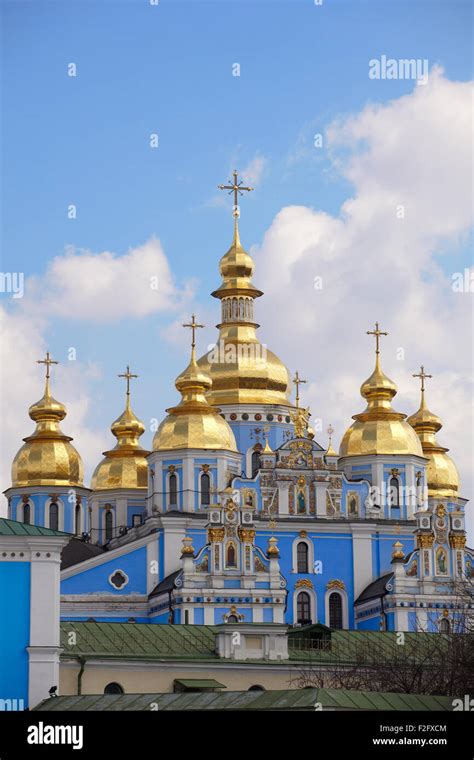 Vista De La Catedral De San Miguel En Kiev Fotografías E Imágenes De