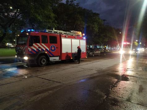 Policiales Principio De Incendio En Autom Vil Radio Vive