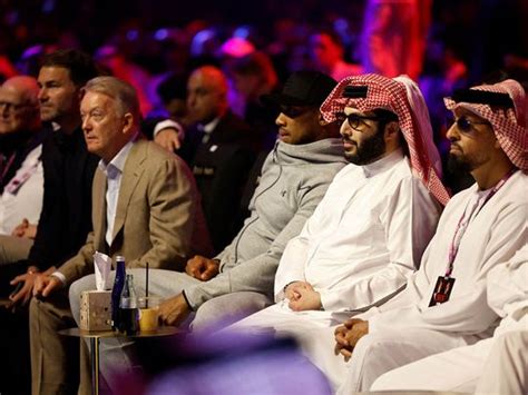 Saudi Wealth Fund Pif Holding Talks To Create Boxing League Sport