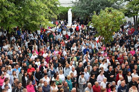 Hodo Asnici Koji Su Posjetili Sveti Te Udotvorne Gospe Sinjske