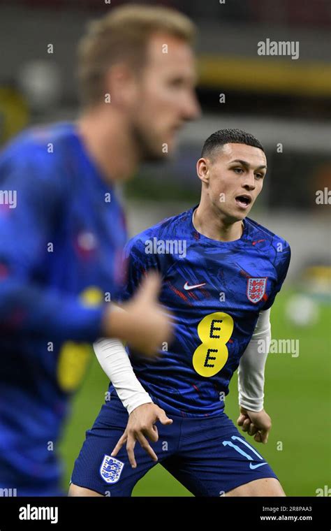 Los Jugadores De Inglaterra Phil Foden Y Harry Kane Durante El Partido