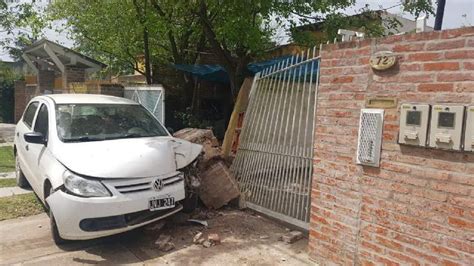 Un Auto Choc Contra Un Pared N En San Vicente