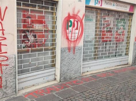 Pontirolo La Sede Del Pd Presa Di Mira Dai Vandali Scritte No Vax E