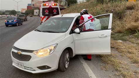 Auto Choca Contra Trailer En Avenida Constituci N