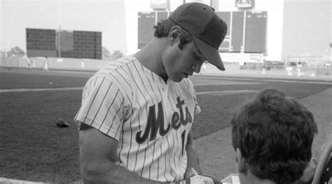 Former Mets All-Star Catcher John Stearns Dies