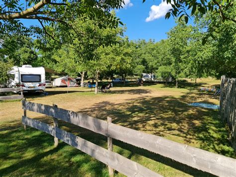 Domainelaterrasse Kamperen Logeren Bij Kleine Campings En France