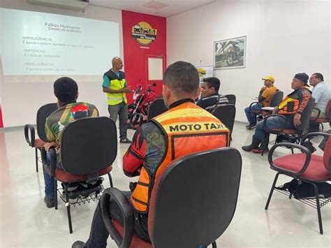 Prefeitura de Manaus realiza curso de aperfeiçoamento mototaxistas