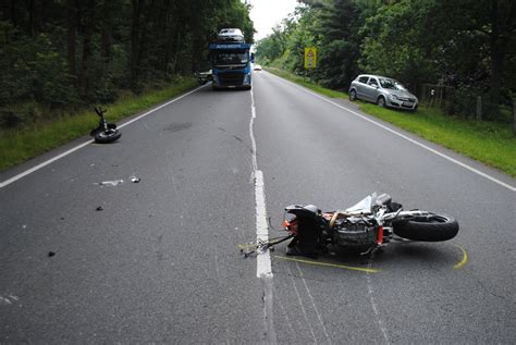 Pol Ni Verkehrsunfall Mit Schwerverletzten Motorradfahrern