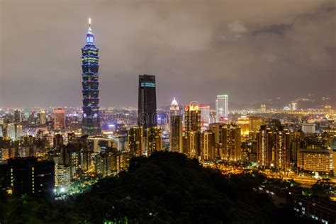 Elephant Mountain, the Best View Point of Taipei City. Editorial Photography - Image of ...