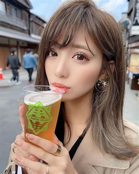 伊藤実祐さんのインスタグラム写真 伊藤実祐instagram 「 外で🍺飲みた〜い （笑） 先月お仕事で行った伊勢神宮おかげ横丁の写真🥺📸💓 おかげ横丁にある