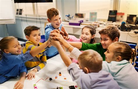 Lugar De Criança E Na Escola - Lugar de criança é na escola?