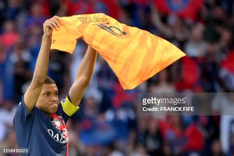 Graves Goal Photos And Premium High Res Pictures Getty Images