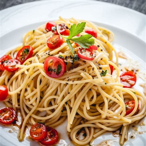 Spaghetti Cherry Tomatoes Olive Oil And Garlic A Touch Of Balsamic