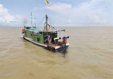 APMM Tahan Dua Nelayan Tempatan Guna Pukat Tunda Di Tanjung Manis