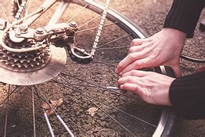 How to Fix Flat Bike Tire Without Tools in 4 Steps (w/ Photos)