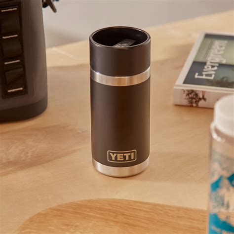 YETI Oz Insulated Bottle With Hot Shot Cap Black END