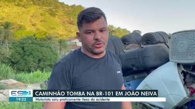 Boa Noite Espírito Santo Carreta tomba após motorista perder a