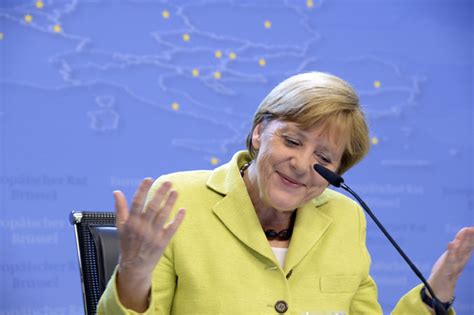 Zum 60 Geburtstag Von Angela Merkel Journalist Singt Ständchen Brf