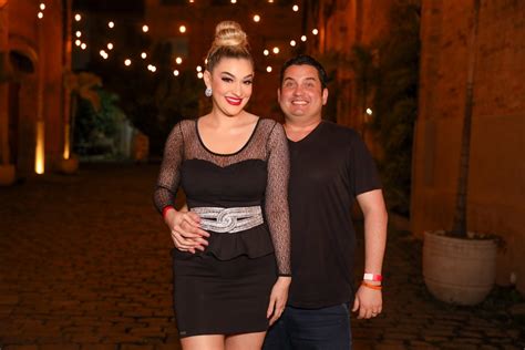 Ex Bbb Mar Lia Miranda Troca Beijos Em Apari O P Blica Rara O Marido