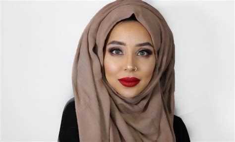 9 Hot Sexy Fatiha Rouf Bikini Pics