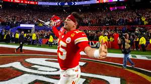 Patrick Mahomes breaks Chiefs' all-time passing yards record