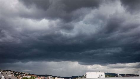 Gewitter Gefahr In Stuttgart Dwd Warnt Vor Unwetterartigem Starkregen