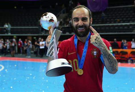 Ricardinho Anuncia Aposentadoria Da Sele O Portuguesa De Futsal