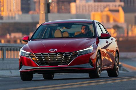 Hyundai Elantra Vs Kia Forte Differences Beyond The Badging Motorborne