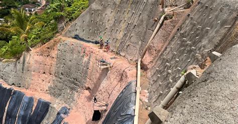 Macei Obras De Conten O Da Encosta Da Grota Da Alegria Em Macei