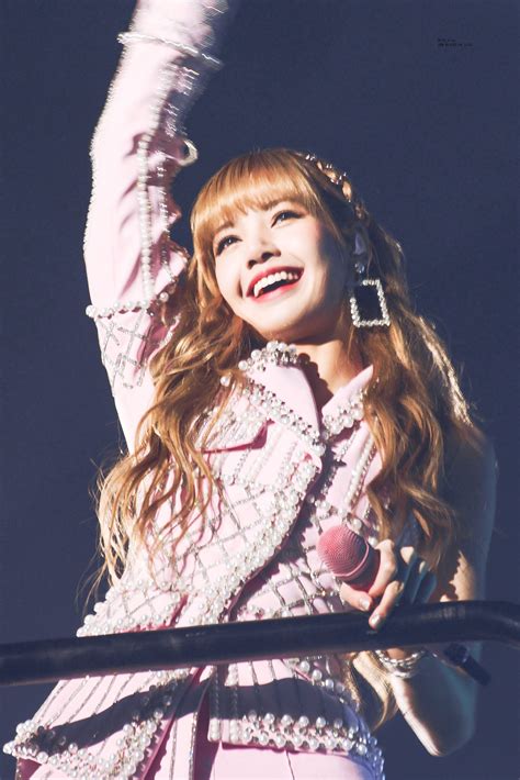 Blackpink的lisa双重性格足以让任何人发疯即时尚